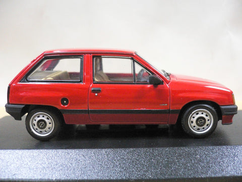 MINICHAMPS 1/43 OPEL CORSA 1983 RED (400 045000) (06289) (PIU96)