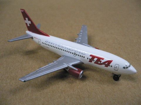HERPA WINGS 1/500 TEA SWITZERLAND BOEING 737-300 HB-IIF (500456) (PA0)