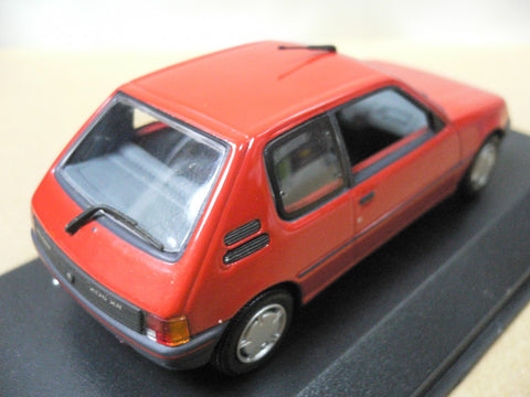 MINICHAMPS 1/43 PEUGEOT 205XR 1988 RED (400 112370) (05474)