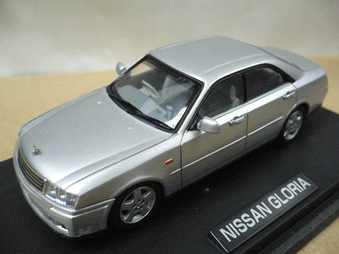 M4 MTECH 1/43 NISSAN GLORIA SILVER (M4-11-C) (47830) (PIU)