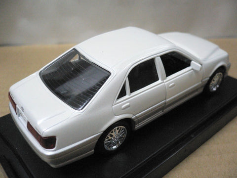 MTECH 1/43 TOYOTA CROWN ROYAL SALOON WHITE (MS-23-A) (47230) (PIU)