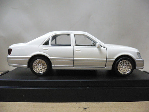 MTECH 1/43 TOYOTA CROWN ROYAL SALOON WHITE (MS-23-A) (47230) (PIU)