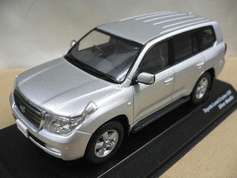 KYOSHO JCOLLECTION 1/43 TOYOTA LAND CRUISER 200 SILVER METALLIC (JCP69005SL) (10630) (PIU/P94-70)