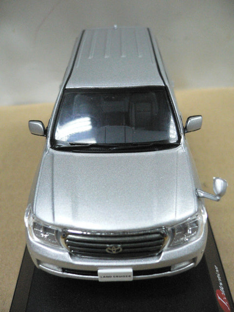 KYOSHO JCOLLECTION 1/43 TOYOTA LAND CRUISER 200 SILVER METALLIC (JCP69005SL) (10630) (PIU/P94-70)