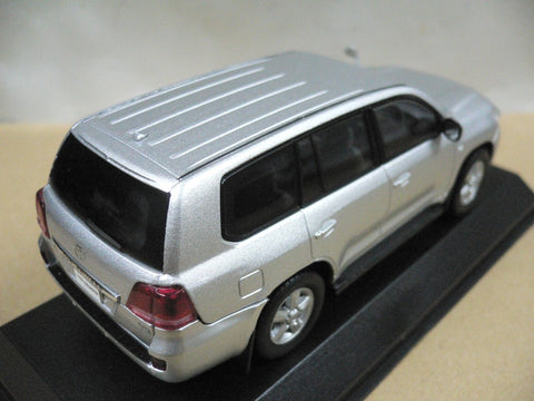 KYOSHO JCOLLECTION 1/43 TOYOTA LAND CRUISER 200 SILVER METALLIC (JCP69005SL) (10630) (PIU/P94-70)