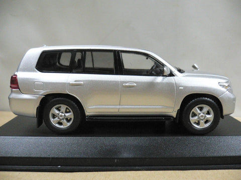 KYOSHO JCOLLECTION 1/43 TOYOTA LAND CRUISER 200 SILVER METALLIC (JCP69005SL) (10630) (PIU/P94-70)