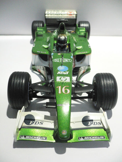 HOTWHEELS 1/18 JAGUAR R3 EDDIE IRVINE 2002 #16 (BUY)