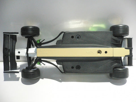 HOTWHEELS 1/18 JAGUAR R3 EDDIE IRVINE 2002 #16 (BUY)