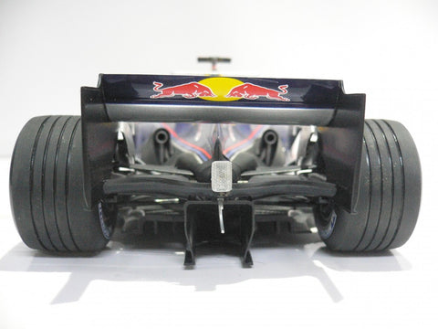 MINICHAMPS 1/18 Red Bull Racing Cosworth RB1 David Coulthard 2005 #14 (BUY)