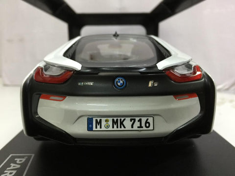 PARAGON 1/18 BMW i8 CRYSTAL WHITE FROZEN GREY (97083) (PA0)