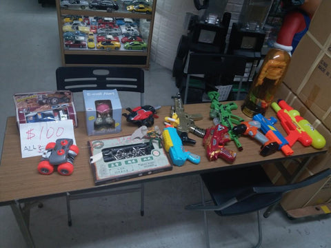 玩具一大堆全部一次過賣只收一百元