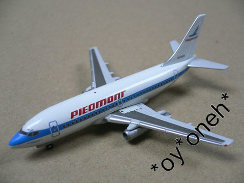 GEMINI JETS 1/400 PIEOMONT BOEING 737-200 N795N (GJPDM135) (70135) (PIU50)