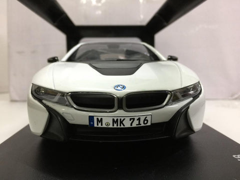 PARAGON 1/18 BMW i8 CRYSTAL WHITE FROZEN GREY (97083) (PA0)