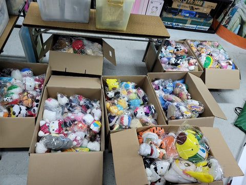 活動：和你清！大量毛公仔有咭有牌 迪士尼冒險樂園夾公仔機景品獎品