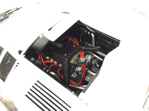 AUTOART 1/18 LAMBORGHINI COUNTACH 25th ANNIVERSARY EDITION WHITE (74537) (PIU500)