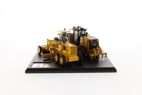 DIECAST MASTERS 1/50 Cat Diesel No. 12 & 12M3 Motor Grader (85560) (49560) (C1128-42)
