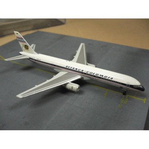 HERPA 1/500 AVIANCA "80 Anos" BOEING 757-200 (510103) (PIU10)