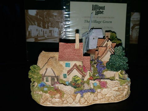 LILLIPUT LANE THE VILLAGE GREEN 人手雕刻 及上色 建築物雕塑 陶藝品 英國製造