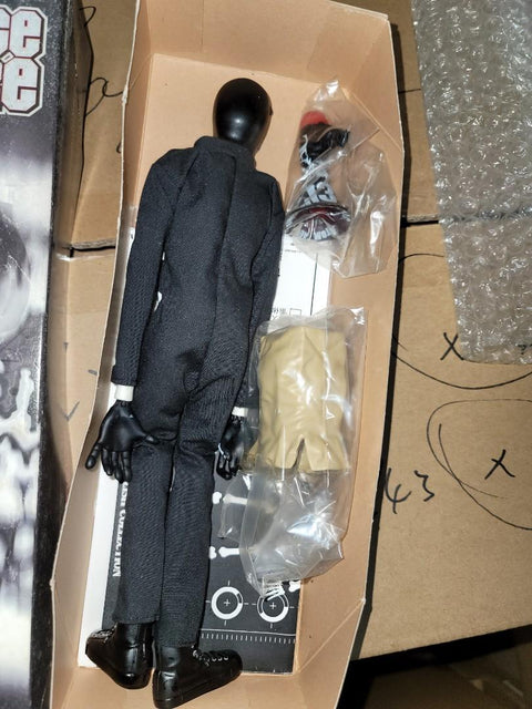 Medicom Atom-ace vampire balzac 1/6 action figure black 斷手斷腳斷肢