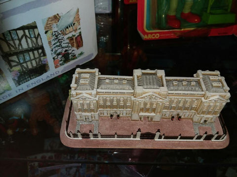 LILLIPUT LANE BUCKINGHAM PALACE 人手雕刻 及上色 建築物雕塑 陶藝品 英國製造