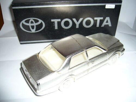 TOYOTA CROWN MAJESTA DIECAST CIGARETTE ASHTRAY